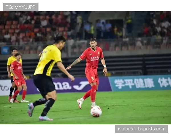 郑钧蔚闪耀中甲赛场，佛山南狮半场领先上海嘉定汇龙